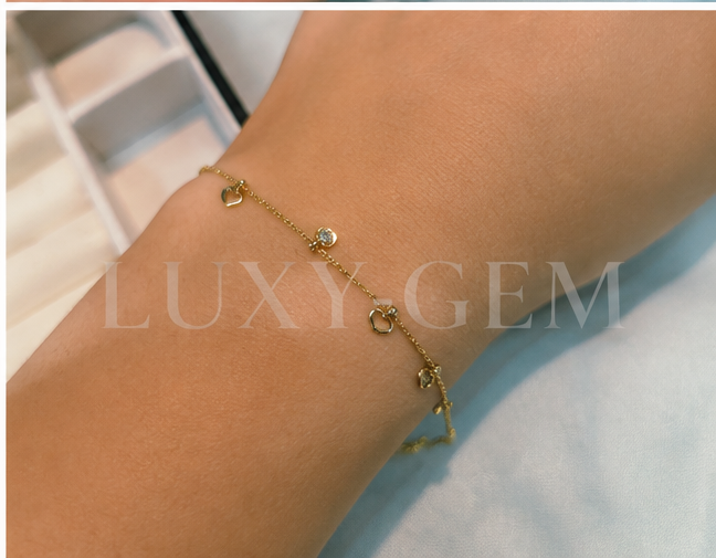 Luxury Heart Charm Anti-Tarnish Bracelet – Gold Finish